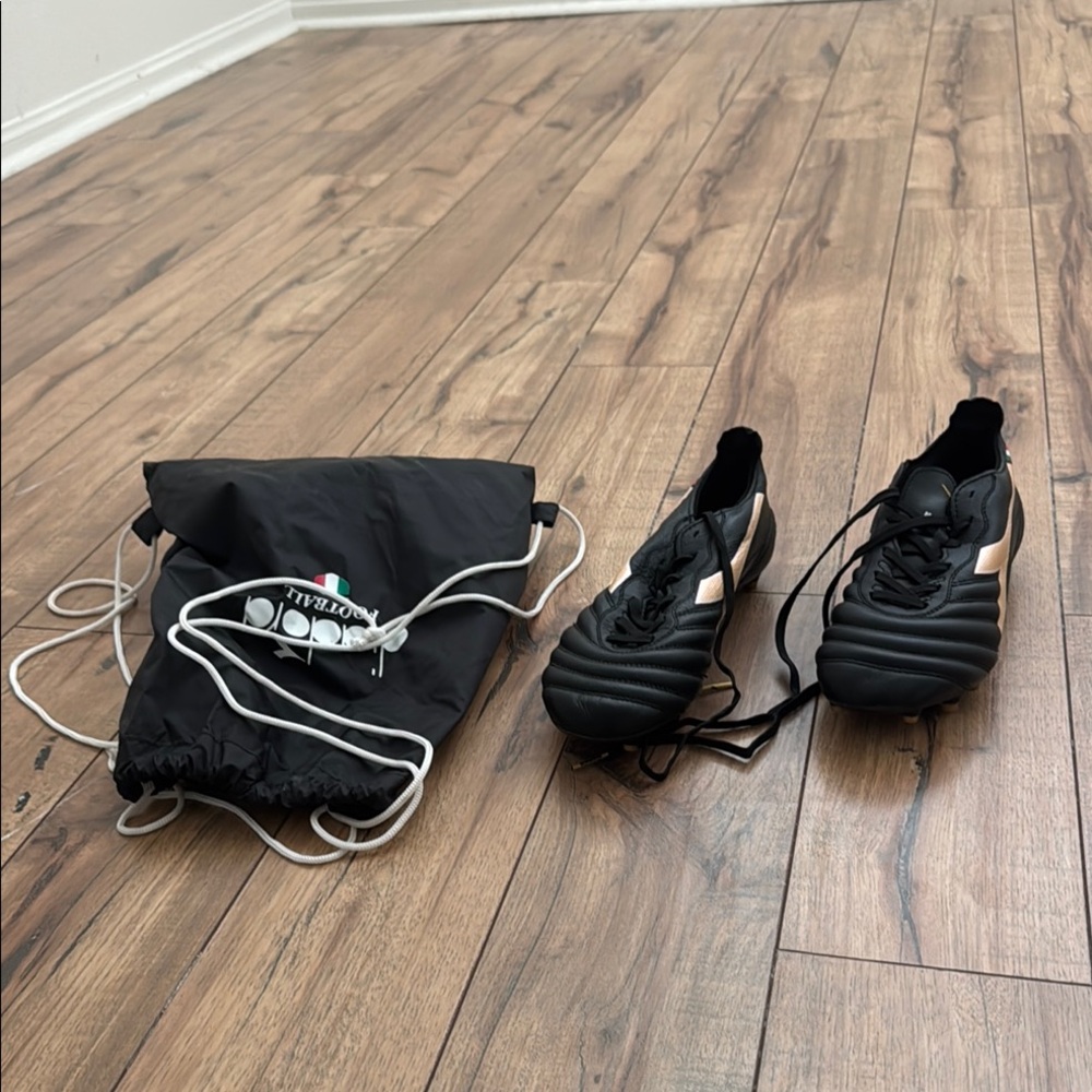 Italina Black Kids Soccer Cleats with Bag